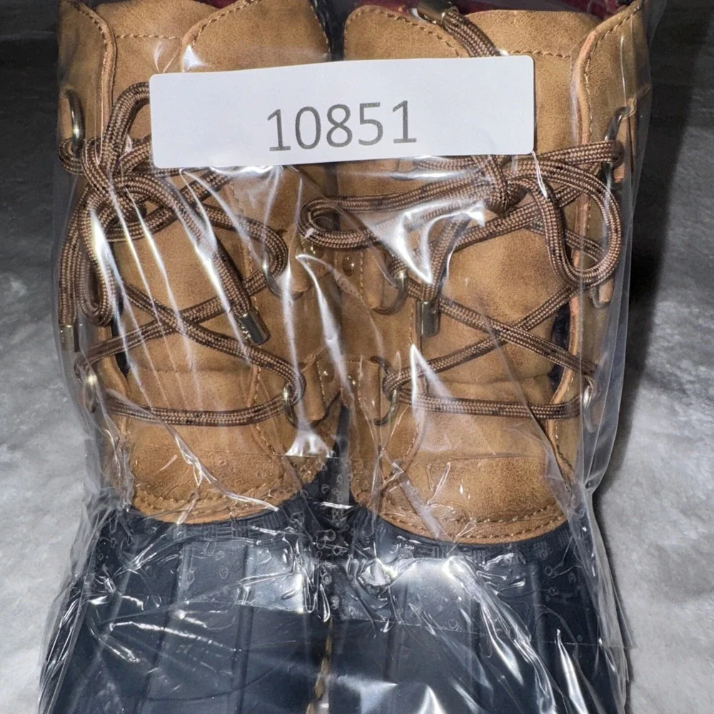 Tommy Hilfiger Roza3 Duck Boots Size 8M